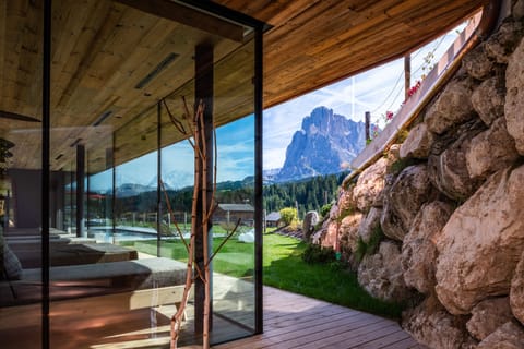 Sauna, hot tub, steam room, Turkish bath, hot stone massages