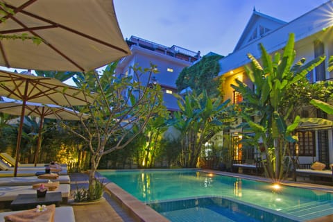 Outdoor pool, free cabanas, pool umbrellas