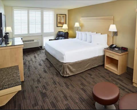 Premium bedding, pillowtop beds, in-room safe, desk