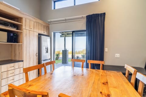 8 Sleeper Beach House (3 BR & 2 BTHRM) (35) | Living area