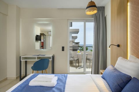 In-room safe, soundproofing, free WiFi, bed sheets