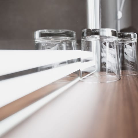 Shower, rainfall showerhead, free toiletries, hair dryer