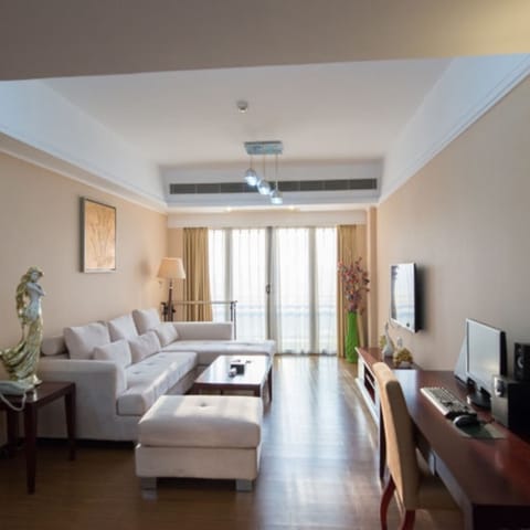 Elite Suite, Non Smoking | Blackout drapes, soundproofing, free WiFi, bed sheets