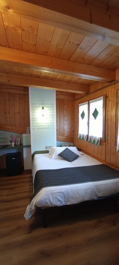 Single Room | Minibar, in-room safe, free WiFi