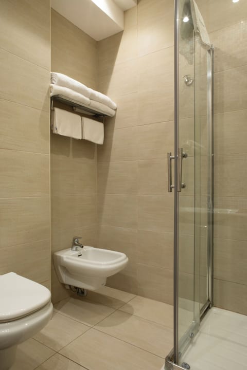 Shower, free toiletries, bidet, towels