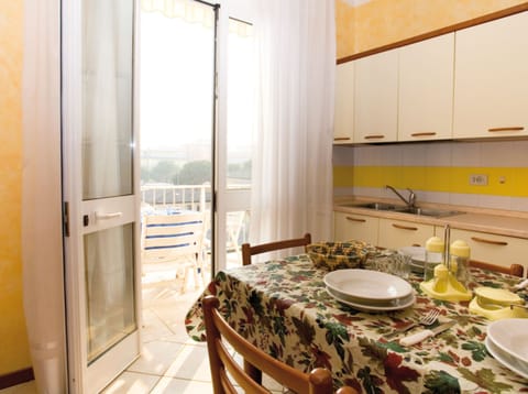 Apartment, 2 Bedrooms (10) | In-room dining