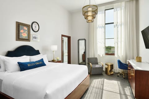 Premium bedding, in-room safe, individually decorated