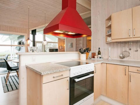 House | Private kitchen | Microwave, highchair