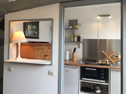 Apartment, Ensuite, Garden View | Private kitchen