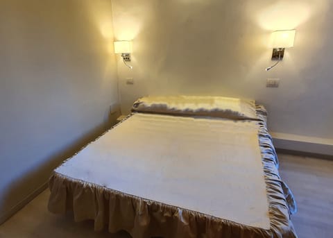 Comfort Double Room, Jetted Tub (Room 3) | In-room safe, free WiFi, bed sheets