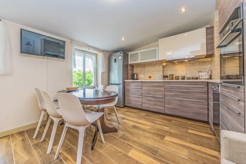 Apartment | Private kitchen | Fridge, oven, stovetop, dishwasher