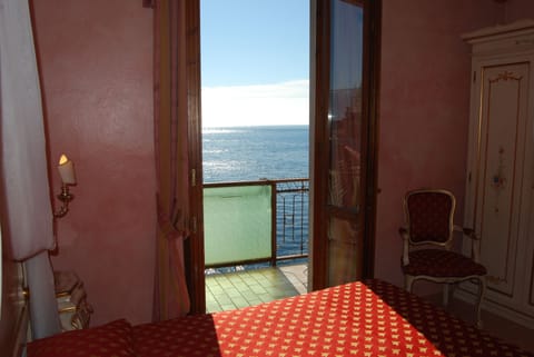 Room, Lake View | Minibar, in-room safe, desk, cribs/infant beds