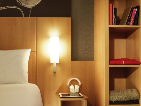 Room, 1 Double Bed (for 1 or 2 persons) | Desk, soundproofing, iron/ironing board, free WiFi