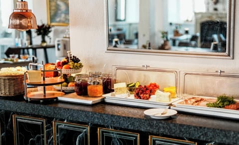 Daily buffet breakfast for a fee