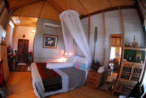 Soundproofing, free WiFi