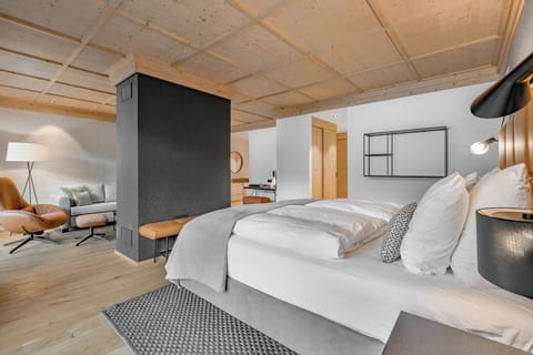 Premium bedding, pillowtop beds, free minibar, in-room safe