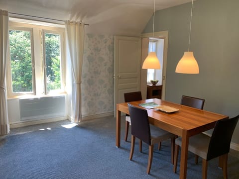 Apartment | Dining