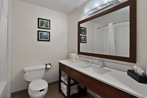 Frette Italian sheets, premium bedding, pillowtop beds, blackout drapes