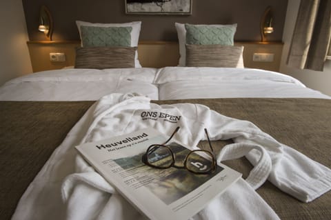 Deluxe Apartment, 1 Bedroom, Kitchen | Premium bedding, in-room safe, desk, blackout drapes