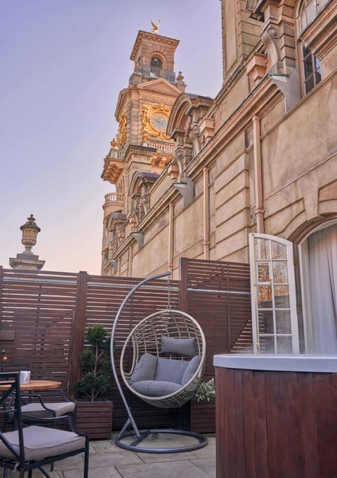 Hypo-allergenic bedding, in-room safe, desk, iron/ironing board