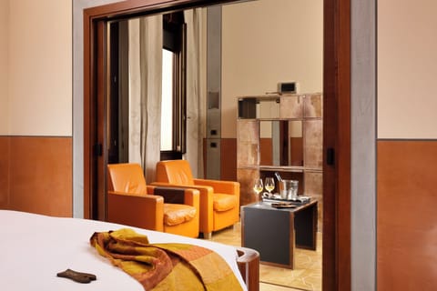 Junior Suite | Minibar, in-room safe, desk, free WiFi
