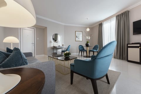 Suite, Harbor View | Hypo-allergenic bedding, minibar, in-room safe, desk