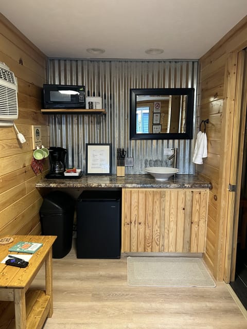 Cottage #5 The Coneflower, 1 Bedroom | Free WiFi, bed sheets