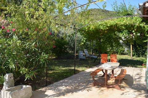House | Outdoor dining