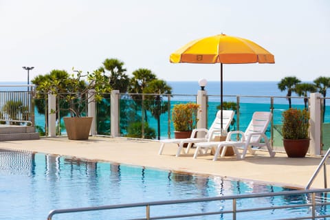 3 outdoor pools, pool umbrellas, sun loungers