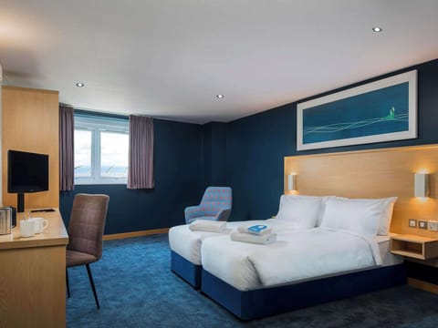Desk, rollaway beds, WiFi