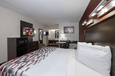 Superior Room, 1 King Bed (Smoke Free) | Desk, free WiFi, bed sheets, alarm clocks