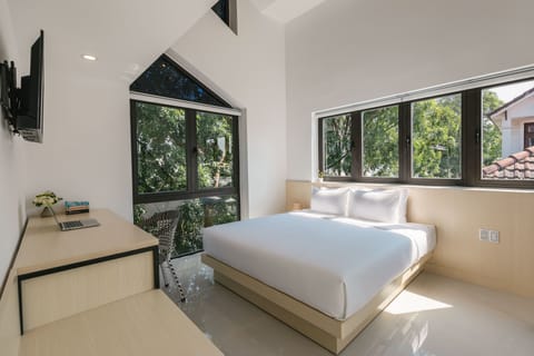Family Room, Multiple Beds, Private Bathroom | Premium bedding, pillowtop beds, free minibar items