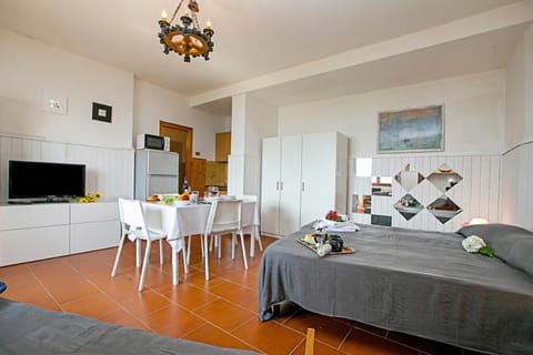 Family Studio, Mountain View, Mountainside (Tremosine Wonderful Lake View 1) | WiFi, bed sheets