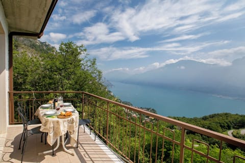 Family Apartment, Multiple Bedrooms, Mountainside (Tremosine Wonderful Lake View 2) | Outdoor dining