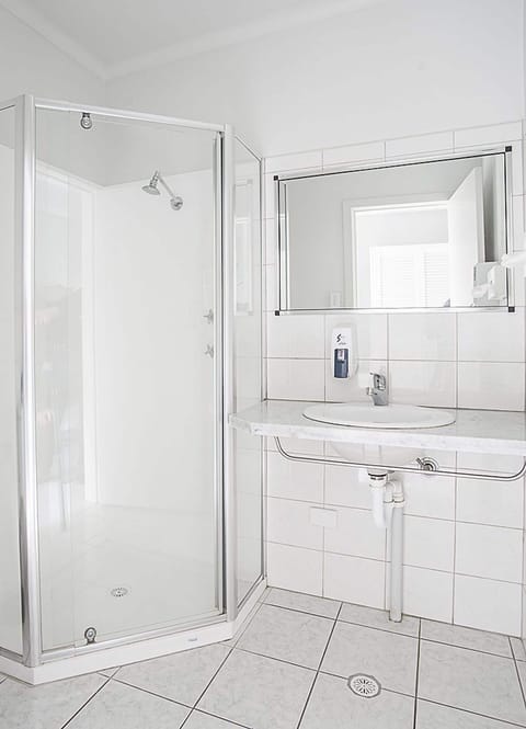 Officer Row, Shared Balcony | Bathroom | Shower, free toiletries, hair dryer, towels