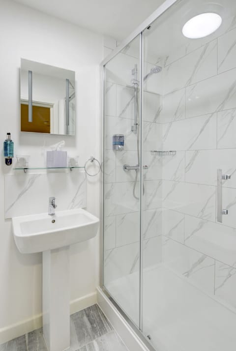 Standard Double Room, 1 Double Bed, Accessible | Bathroom | Rainfall showerhead, free toiletries, hair dryer, towels