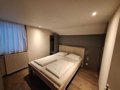 House | 1 bedroom, individually furnished, bed sheets