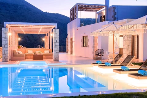Seasonal outdoor pool, pool umbrellas, sun loungers