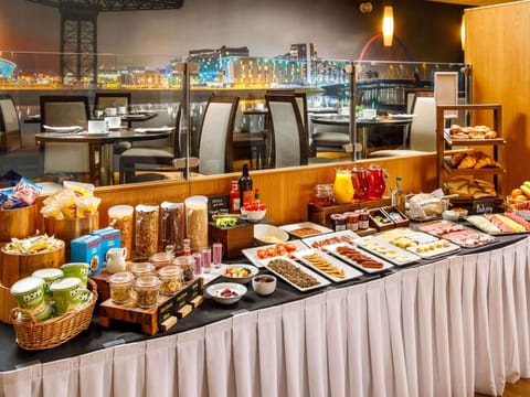 Daily buffet breakfast for a fee