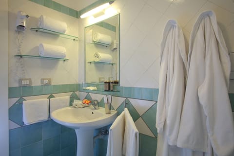 Shower, free toiletries, hair dryer, bidet