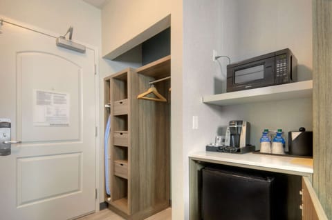 Desk, laptop workspace, iron/ironing board, free cribs/infant beds