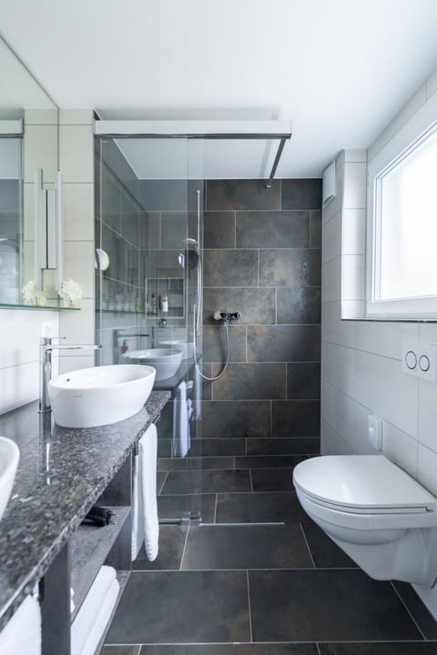 Standard Double Room | Bathroom | Free toiletries, hair dryer, towels