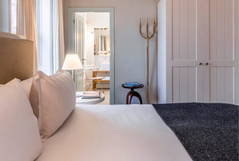 Superior Double Room | 1 bedroom, desk, laptop workspace, iron/ironing board