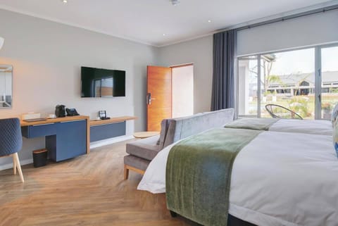 Hypo-allergenic bedding, in-room safe, desk, laptop workspace
