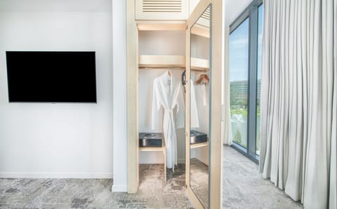 Suite, Lake View | In-room safe, desk, iron/ironing board, free WiFi