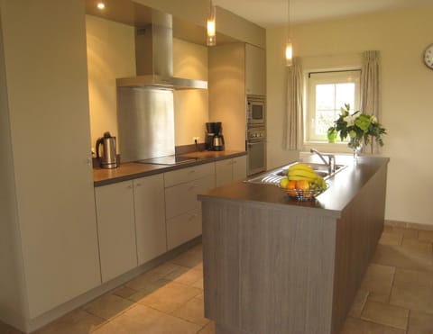 Mobile Home | Private kitchen | Highchair