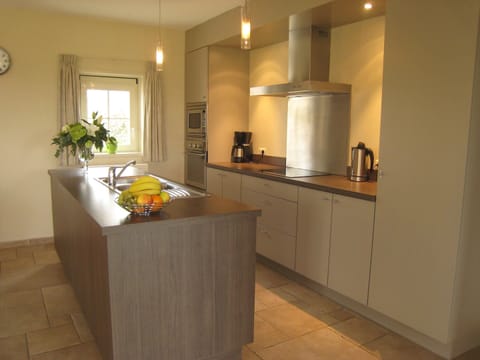 Mobile Home | Private kitchen | Highchair