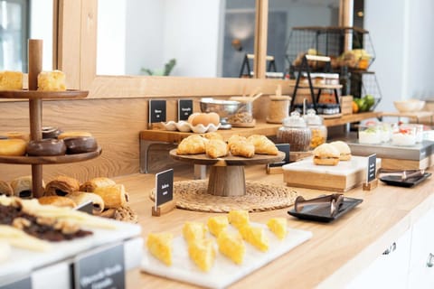 Daily buffet breakfast for a fee