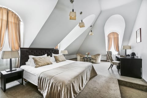 Deluxe Double Room | Minibar, in-room safe, desk, soundproofing