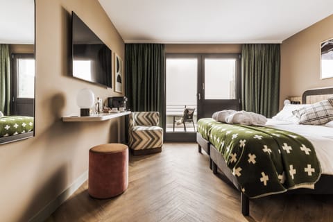 Comfy Double Room, Mountain View | In-room safe, desk, blackout drapes, free WiFi